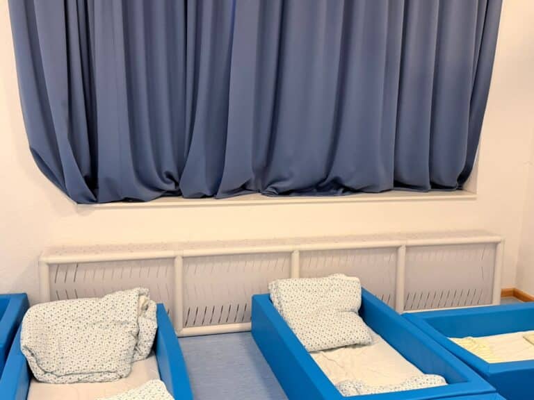 Maßgefertigter Heizkörperschutz für eine Betriebskita in Solingen