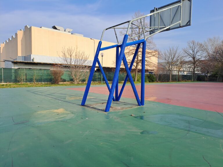 Pfostenschutz TECNA blau am Basketballstaender